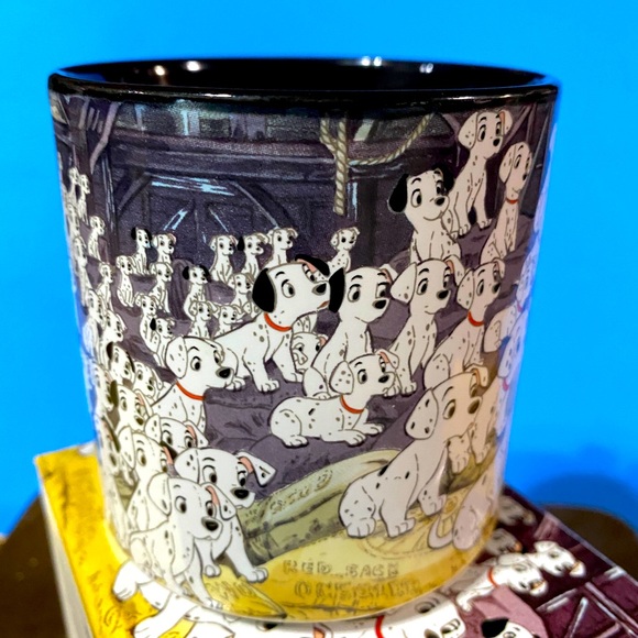 WALT DISNEY’S CLASSIC 101 DALMATIANS 90’s NWT DISNEY STORE EXCLUSIVE CERAMIC MUG - Picture 4 of 14